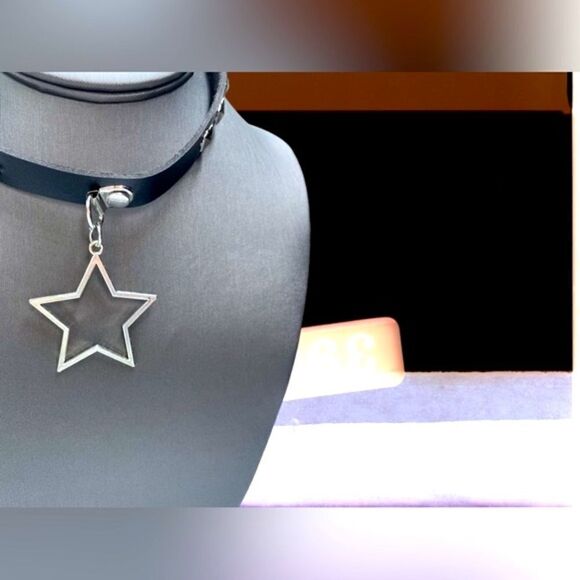 Silver Rhinestone Star l Black l Leather l Studded Necklace Choker l New - Picture 7 of 7